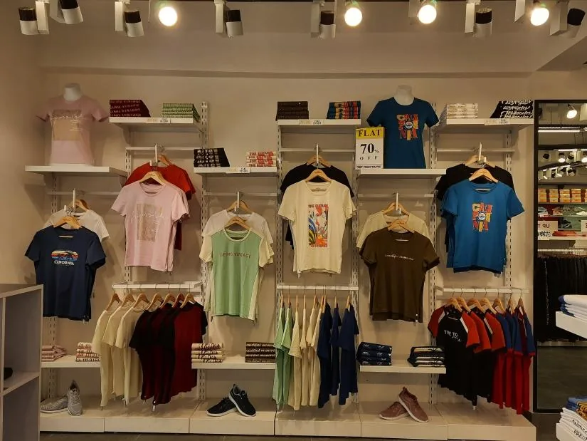 Retail apparel display project shown in Magnate company profile