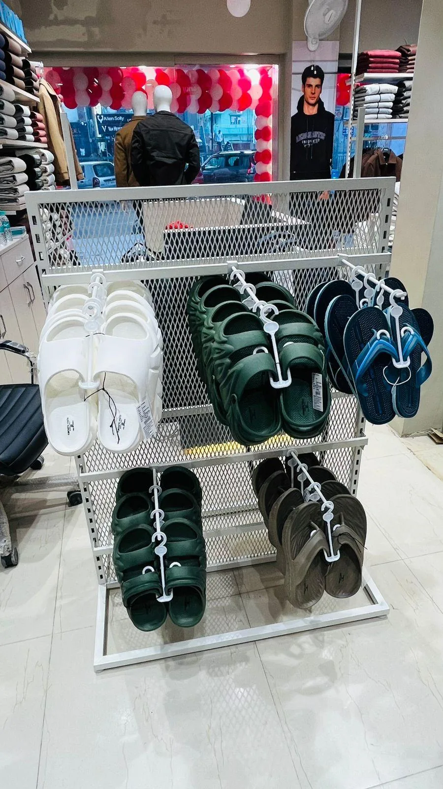 Retail accessory fixture