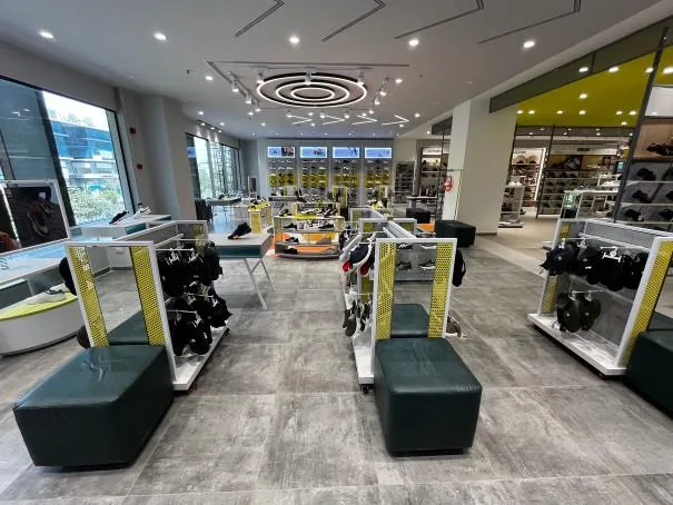 Modern footwear store interior project