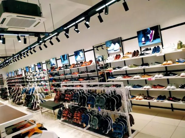 Footwear retail wall project
