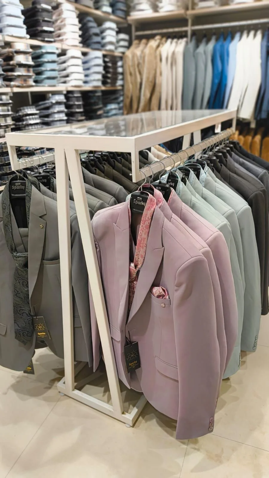 Apparel suit retail fixture